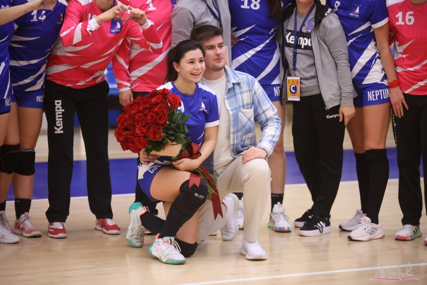 handbalista dana matei ceruta in casatorie pe teren la meciul csu neptun rapid bucuresti diva galerie foto 694544cb2dc82