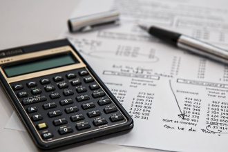 impozitele locale cresc din 2026 taxa de 40 de lei pentru masinile electrice si majorari semnificative pentru cladiri si terenuri 695536516bef0