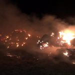 incendiu de proportii in ghindaresti ard 5 000 de baloti de paie 692f215b4b3c9