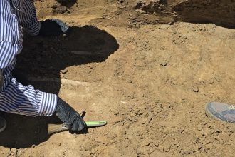 institutul de arheologie din iasi are in lucru monografia necunoscutei necropole romane de pe platforma oil terminal 694349e16d4fe