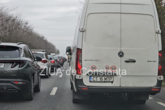 intrarea in constanta dinspre mangalia paralizata de aglomeratie in preajma sarbatorilor cozile de masini se intind pe aproximativ 3 km 694a75969d792