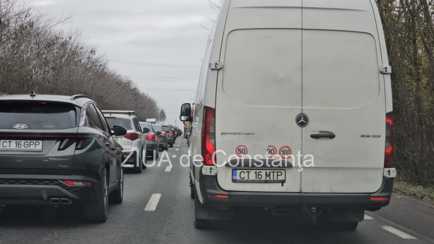 intrarea in constanta dinspre mangalia paralizata de aglomeratie in preajma sarbatorilor cozile de masini se intind pe aproximativ 3 km 694a75969d792