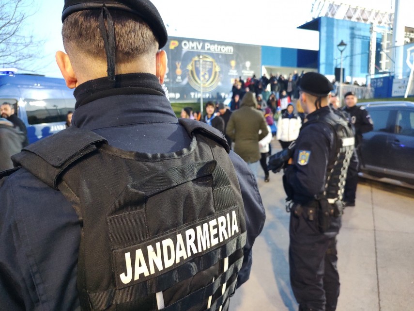 jandarmii gjm constanta asigura masurile de ordine si siguranta publica la meciul dintre f c v farul constanta si f c dinamo 1948 bucuresti 69302bc520488