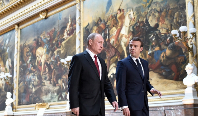 kremlinul anunta ca vladimir putin este pregatit sa discute cu emmanuel macron 6947c8c75b5b4