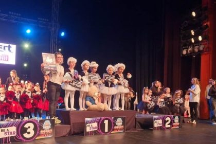 locul i pentru micii fulgi de nea de la poarta alba 69523897288b5