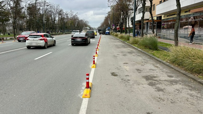 lucrarile de montare a separatorilor de trafic continua pe bulevardul alexandru lapusneanu precizarile primariei constanta 6936b087ccbaf