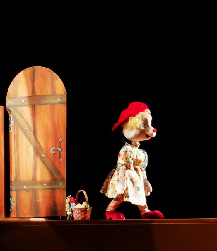 magia povestilor continua in 2026 scufita rosie ii asteapta pe cei mici la teatrul calutul de mare constanta 6946ab46761cb