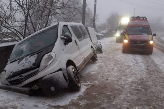 microbuz ce efectua curse internationale implicat intr un accident in judetul iasi 694b9ce66e33c