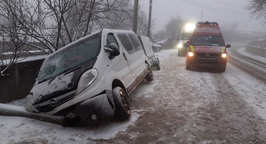 microbuz ce efectua curse internationale implicat intr un accident in judetul iasi 694b9ce66e33c