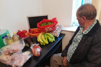 milostenia care lumineaza suflete 200 de portii de hrana calda oferite celor nevoiasi in a doua zi de craciun la constanta 694fbfd3ae3f4