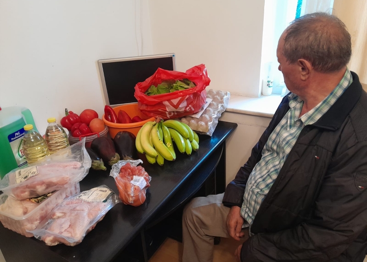 milostenia care lumineaza suflete 200 de portii de hrana calda oferite celor nevoiasi in a doua zi de craciun la constanta 694fbfd3ae3f4