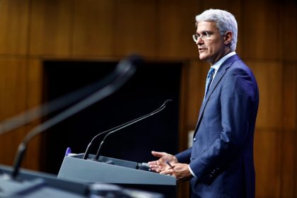 ministrul investitiilor europene dragos pislaru anunta ca va trimite si catre anaf o reclamatie privind achizitia microbuzelor electrice 6937e3942fdf2