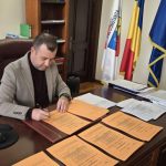 mobilitate pentru intreg judetul cjc a semnat licentele pentru programul de transport judetean filipescu este o masura necesara 695432cabba16