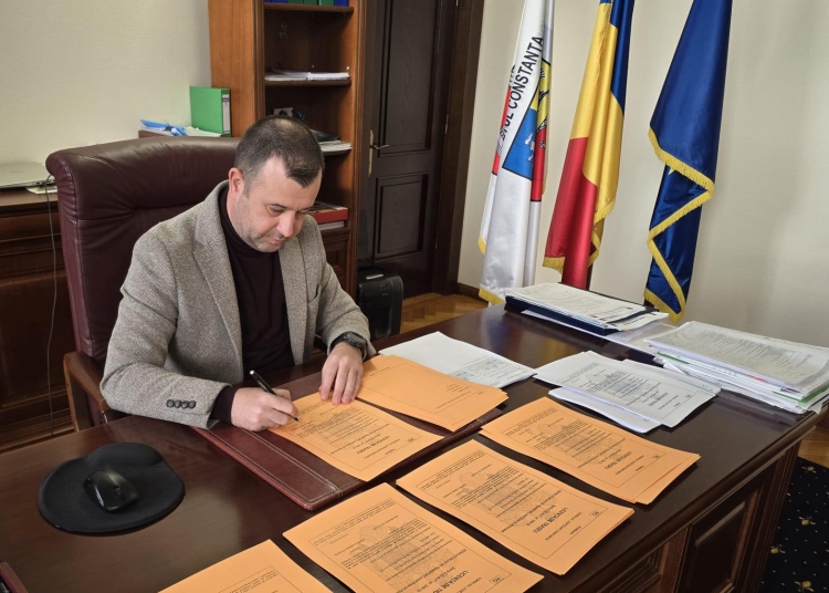 mobilitate pentru intreg judetul cjc a semnat licentele pentru programul de transport judetean filipescu este o masura necesara 695432cabba16