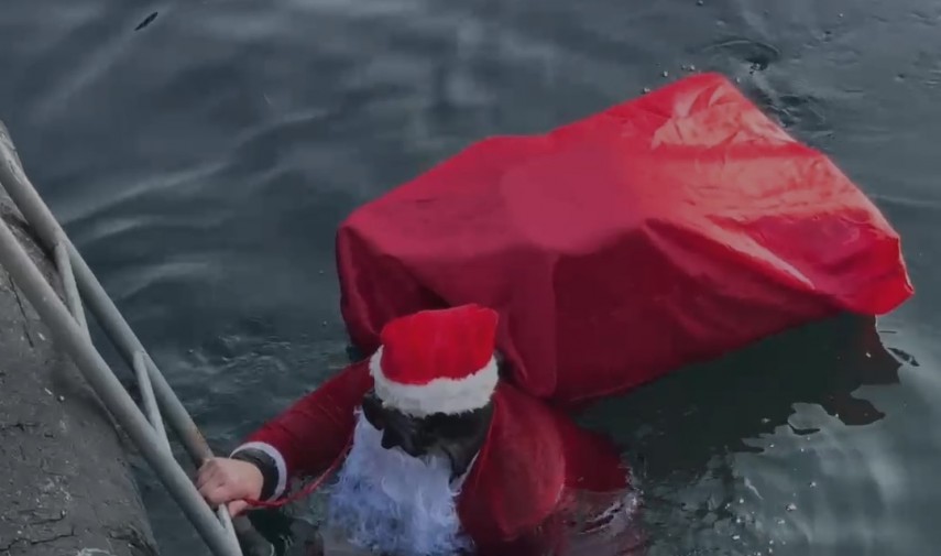 mos craciun a ajuns la constanta din valurile marii negre 69453a314660e