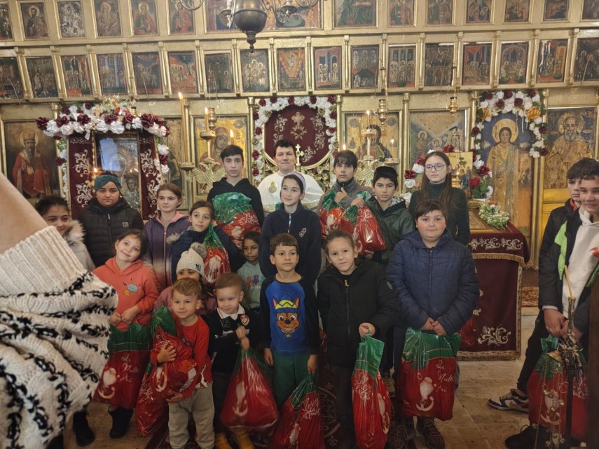 mos nicolae aduce bucurie copiilor si familiilor nevoiase prin asociatia suflete deschise 693424ea6968f