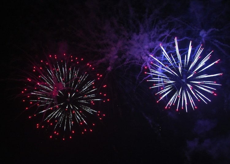 navodari intampina anul 2026 cu artificii 695439d3b4b59