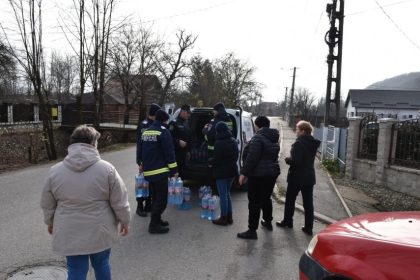 noi cantitati de apa potabila scoase din rezervele de stat pentru a veni in sprijinul locuitorilor din judetele prahova si dambovita 692fd73090bca