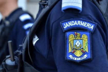 o femeie a facut scandal la parada de 1 decembrie de la constanta au intervenit jandarmii 692d77f64ee26