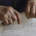 o femeie a murit in sala de asteptare in timp ce astepta o adeverinta pentru casa de pensii 694154eab4b90