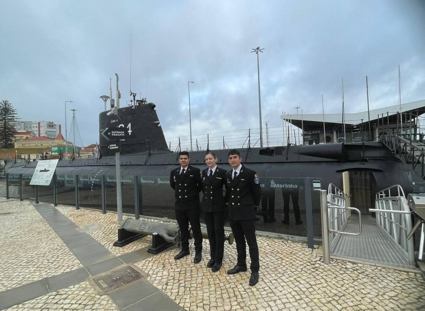ofiteri romani de marina instruiti la bordul unui submarin portughez foto 6937c866aec5b