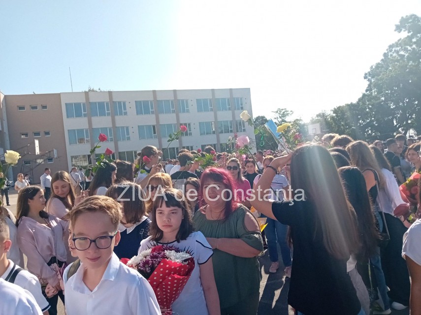 parintii ar putea beneficia de o zi libera odata cu deschiderea noului an scolar proiect legislativ aprobat de senat 69381413a35fa