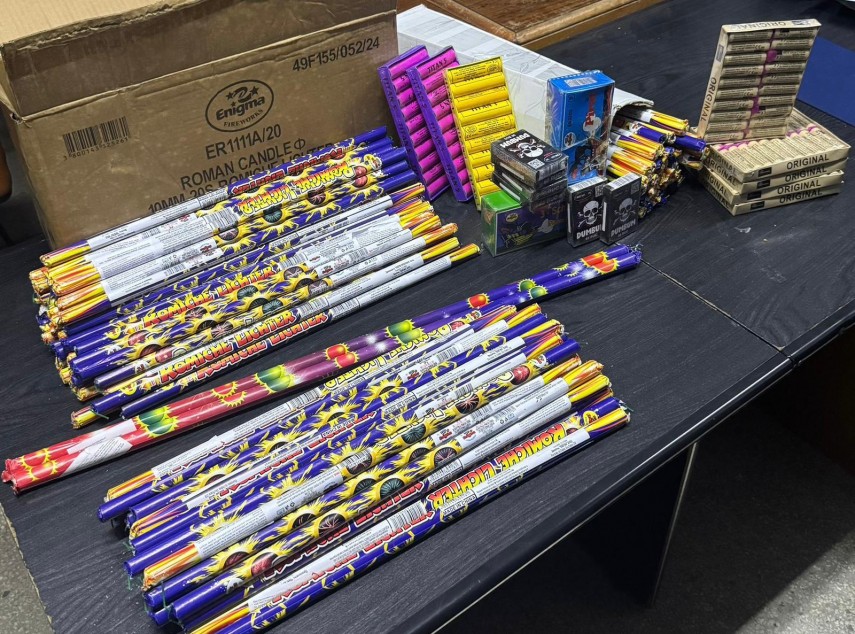 peste 800 de articole pirotehnice interzise descoperite de jandarmi in parcarea unui centru comercial din constanta 694827292b9ba