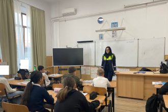 politistii din tulcea au vorbit cu elevii despre prevenirea bullying ului a drogurilor si a riscurilor din mediul online 6931d3c770c6a