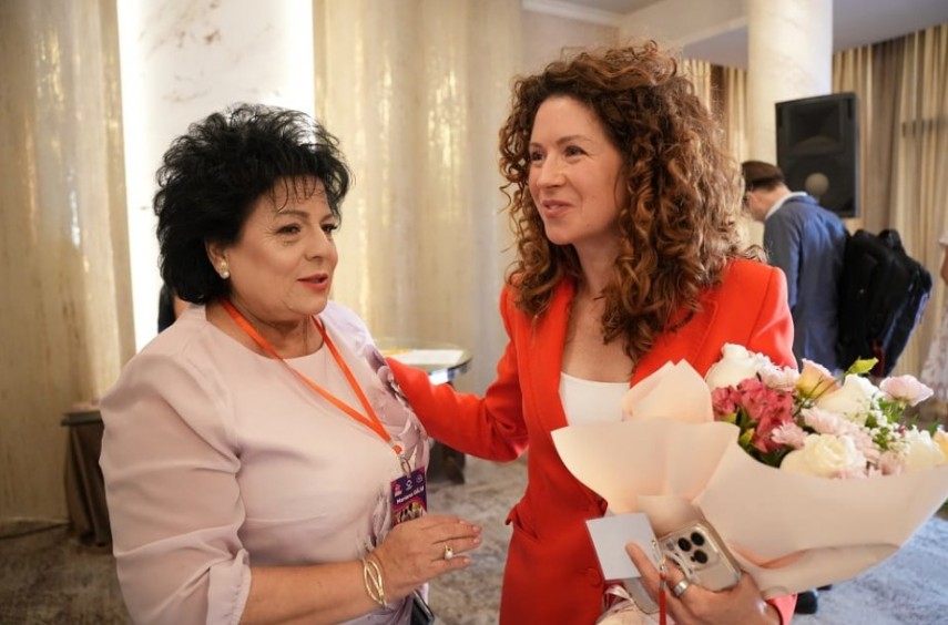 presedinta delegatiei romaniei din cadrul comitetului european al regiunilor o felicita pe mariana gaju edilul de la cumpana si pe cetatenii romani cu prilejul zilei marii uniri 692f043fe7087