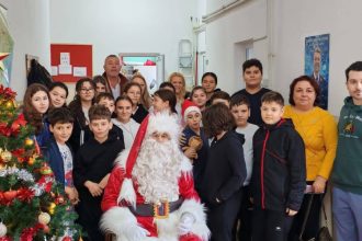 primarul resit taner a oferit si in acest an cadouri de sarbatori copiilor din tuzla 693c03073eb51