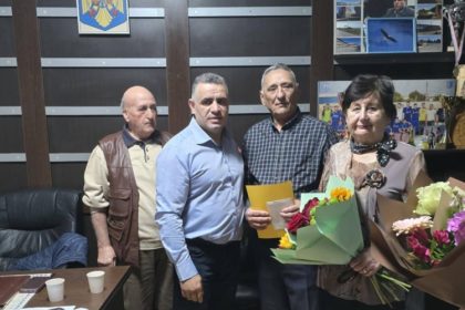primarul vasile delicoti felicita familiile longevive din poarta alba 50 de ani de casnicie si iubire exemplara 694c6cf514a1c