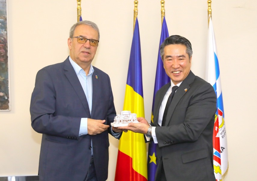 primarul vergil chitac discutii cu ambasadorul republicii coreea despre proiecte comune si parteneriatul cu orasul port busan 693aca8fb8da7