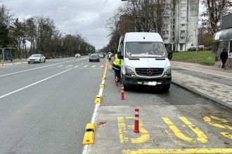 se monteaza in continuare separatori de trafic pe bulevardul alexandru lapusneanu 6936cc3dca250