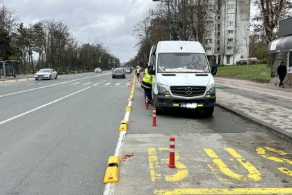 se monteaza in continuare separatori de trafic pe bulevardul alexandru lapusneanu 6936cc3dca250