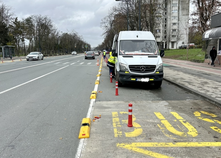 se monteaza in continuare separatori de trafic pe bulevardul alexandru lapusneanu 6936cc3dca250