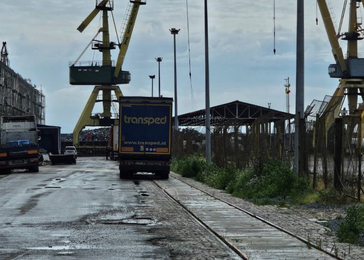 tragedie in portul constanta doi barbati au murit intr un accident de munca 69551aa65d3a3