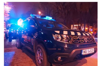 trei barbati prinsi de jandarmi cu substante interzise unul se afla intr o statie de autobuz din cernavoda 693c0f9fd148e