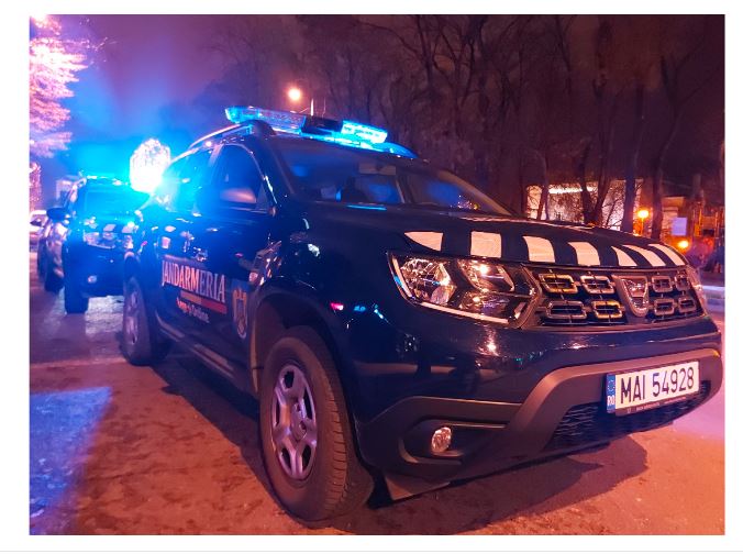 trei barbati prinsi de jandarmi cu substante interzise unul se afla intr o statie de autobuz din cernavoda 693c0f9fd148e