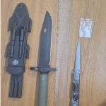 trei tineri prinsi de jandarmi in constanta cu arme albe si substante susceptibile a fi interzise 6947b301d7f4b