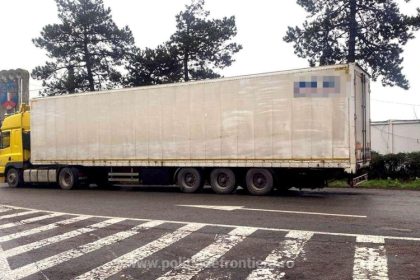 treisprezece tone de materiale textile susceptibile a fi contrafacute in valoare de jumatate de milion de lei confiscate de politistii de frontiera constanteni 693803f422025