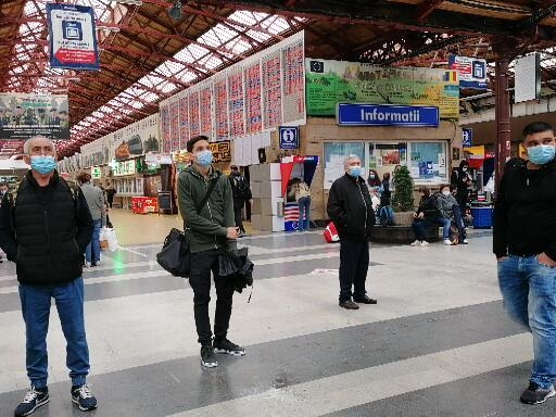 un barbat s a urcat pe acoperisul garii de nord bucuresti 693fe4c1beb6a