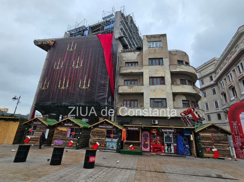 ursuletii de plus dati jos de pe cladirea din piata ovidiu din constanta 692fe7467d58c