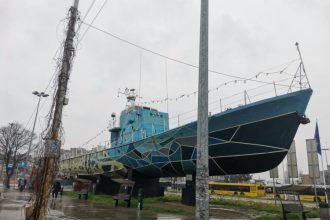 vaporasele de la intrarile in constanta ajung la fier vechi cu o conditie sa le si cumpere cineva la licitatie 69327a172efde