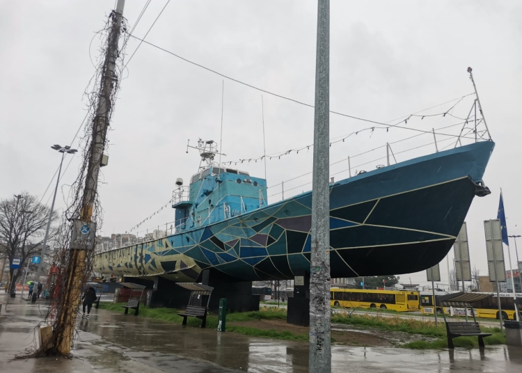 vaporasele de la intrarile in constanta ajung la fier vechi cu o conditie sa le si cumpere cineva la licitatie 69327a172efde