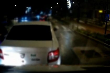 video imagini din trafic in care un sofer blocheaza ambulanta 6936874d2cdf6