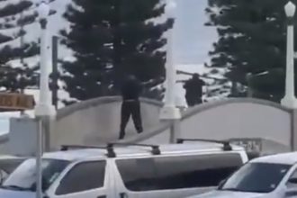 video masacru pe o plaja din sydney mai multe persoane ucise de doi lunetisti in haine negre 693ec8174914a