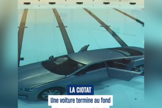 video o soferita a incurcat pedalele si a ajuns cu jaguarul sau pe fundul unei piscine din franta 693d5dff71890