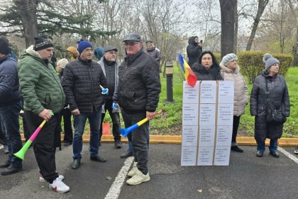 video protest al angajatilor ct bus in fata primariei constanta 694a8f7a3fbf5