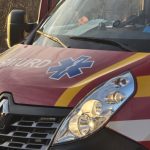 video un sofer de 26 de ani a patruns pe contrasens a lovit un copac apoi a intrat cu masina in masinile smurd venite sa ii acorde ajutor 69347ed3831b1