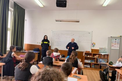 actiune a politistilor in doua scoli din municipiul tulcea prevenirea bullying ului si cyberbullying ului in atentia oamenilor legii 696a4e978976e